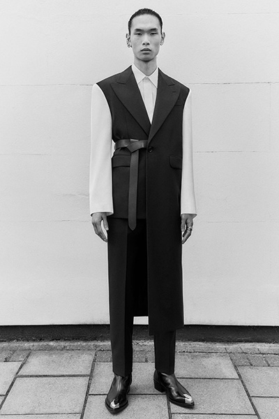 اجعل لكل إطلالة من إطلالاتك قصة مع تشكيلة Alexander McQueen لموسم خريف وشتاء 2022